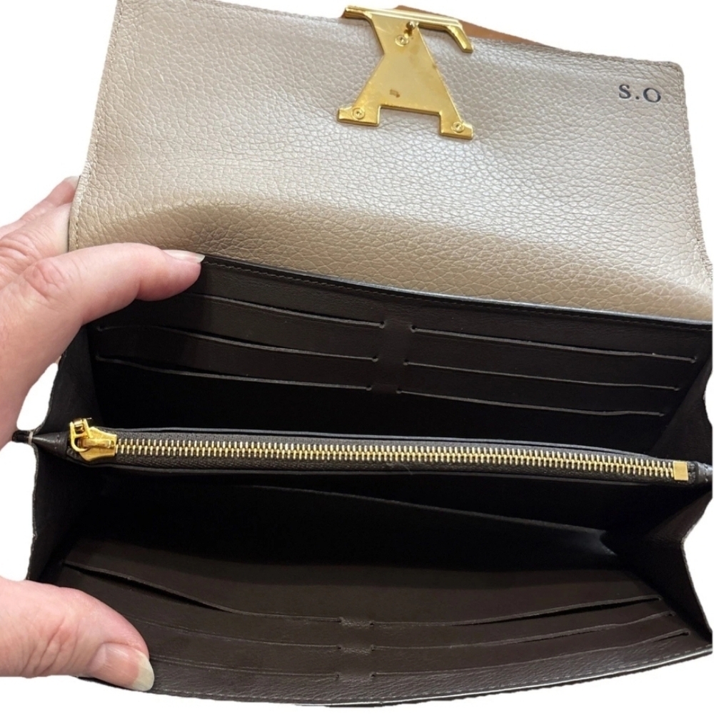 Certified Authentic Louis Vuitton Cream Leather Wallet with Gold LV Logo - Picture 6 of 11